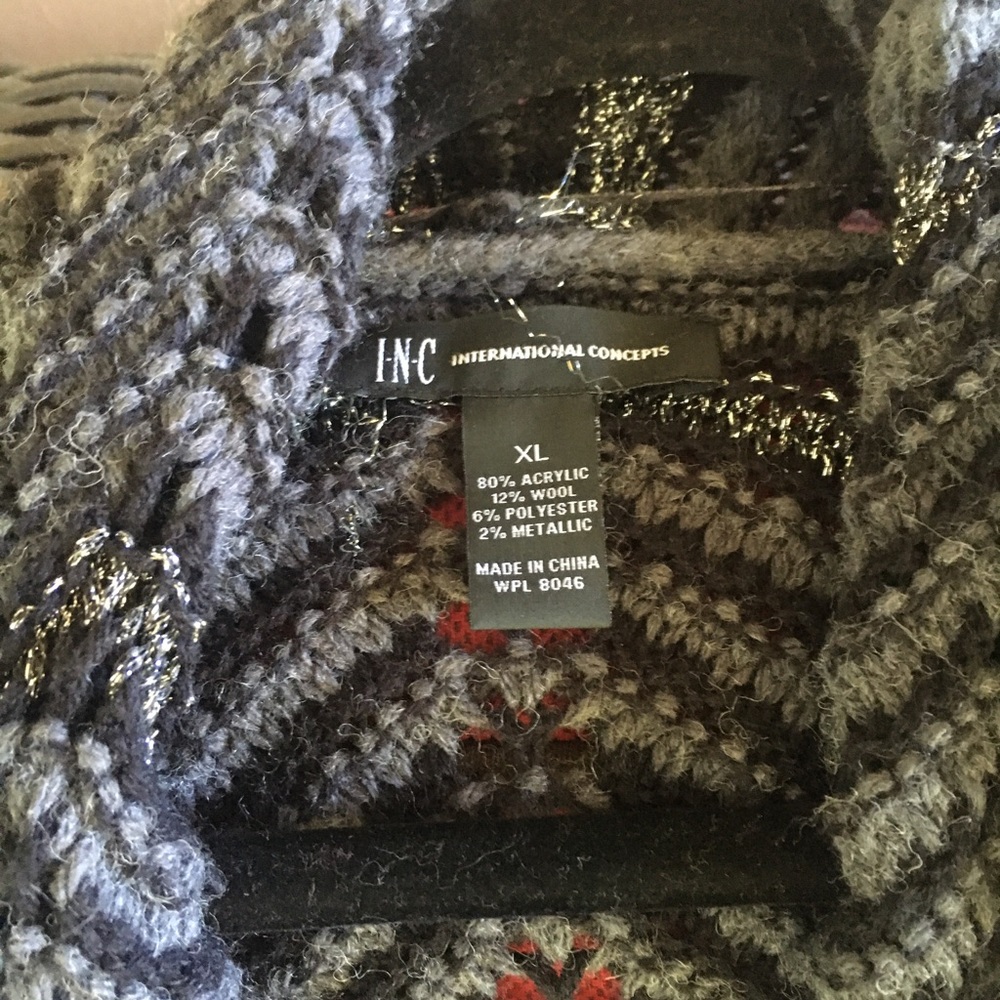 Women’s scalloped edge cardigan sweater